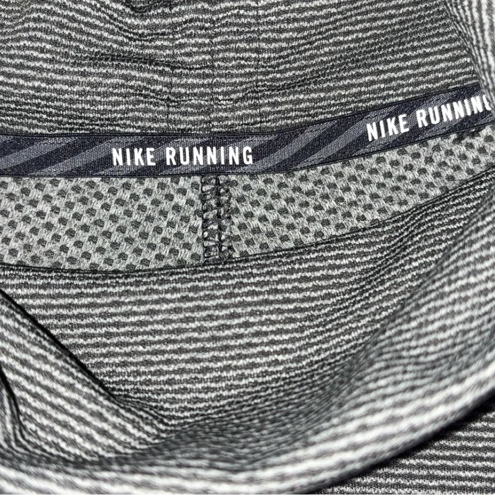 Nike Dri-Fit Running Top Long Sleeve Size‎ Large P2P 22” Olive Green